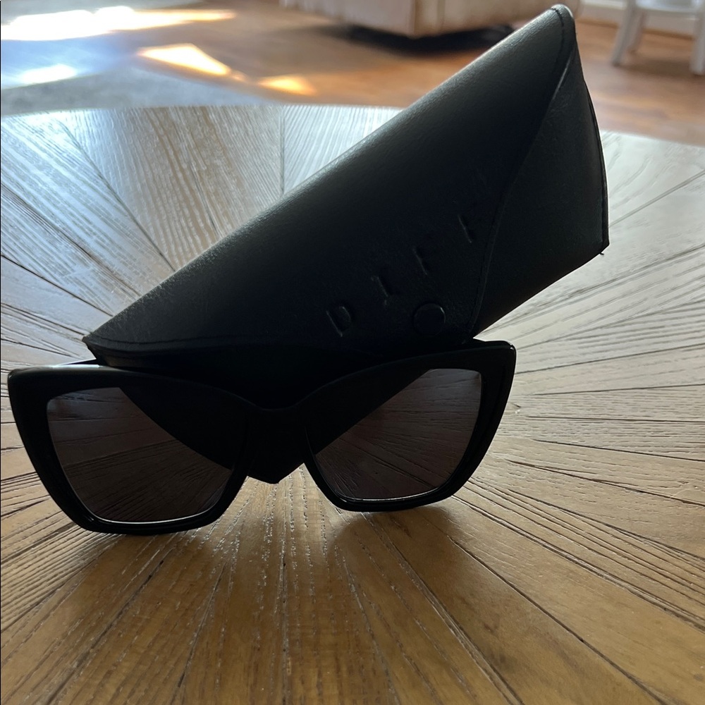 Diff Eyewear Black Cat-Eye Sunglasses